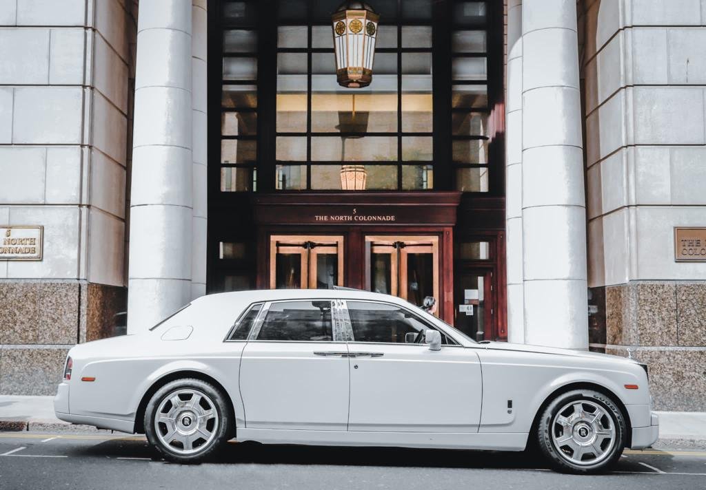 Rolls-Royce_phantom-side_white