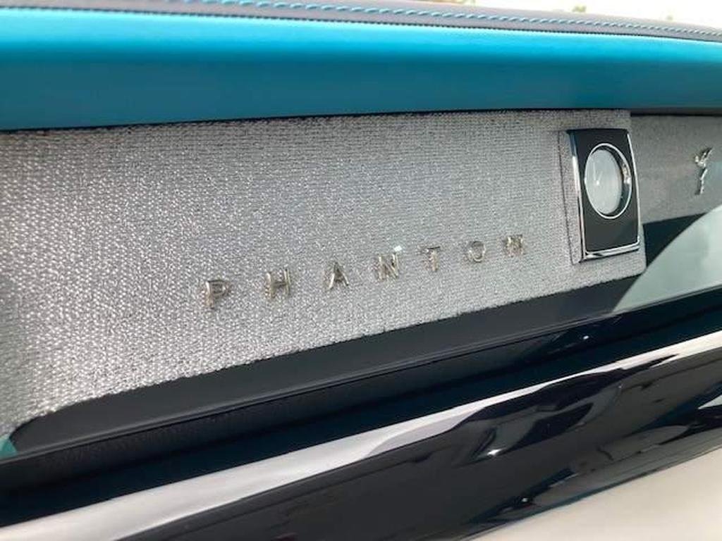 Inside-Rolls-Royce-Phanotm-logo